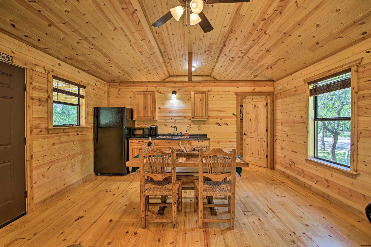 Rustic-Chic Country Cabin - 10 Mi To Main Street! Fredericksburg Ngoại thất bức ảnh