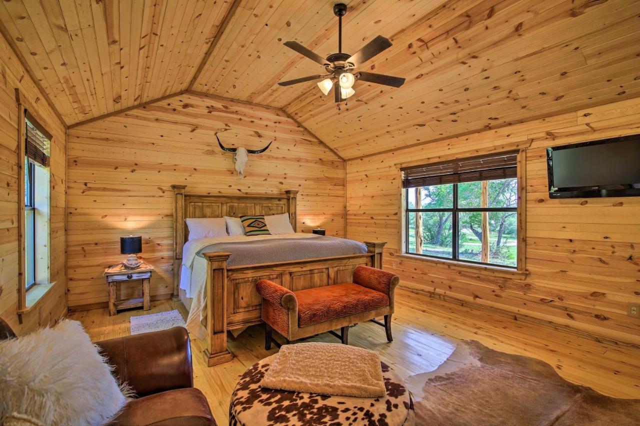 Rustic-Chic Country Cabin - 10 Mi To Main Street! Fredericksburg Ngoại thất bức ảnh