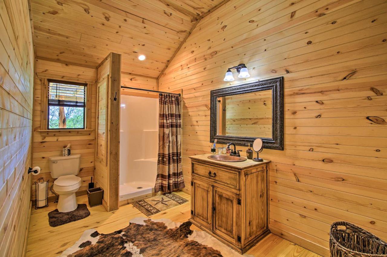 Rustic-Chic Country Cabin - 10 Mi To Main Street! Fredericksburg Ngoại thất bức ảnh