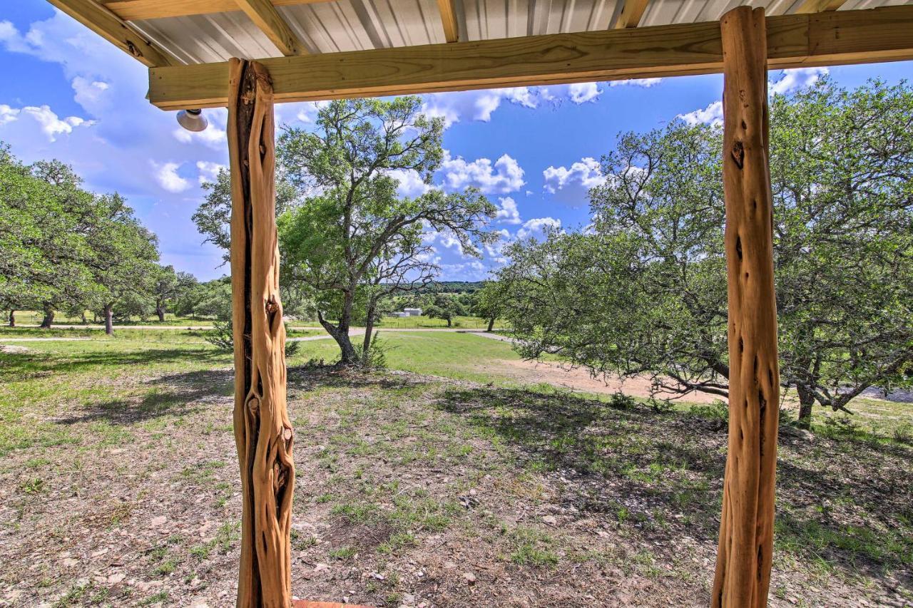 Rustic-Chic Country Cabin - 10 Mi To Main Street! Fredericksburg Ngoại thất bức ảnh