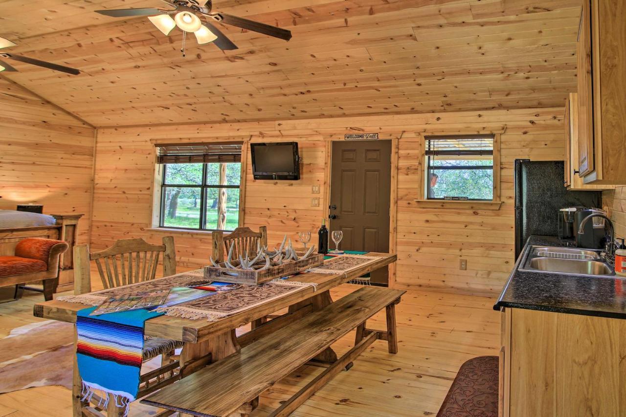 Rustic-Chic Country Cabin - 10 Mi To Main Street! Fredericksburg Ngoại thất bức ảnh