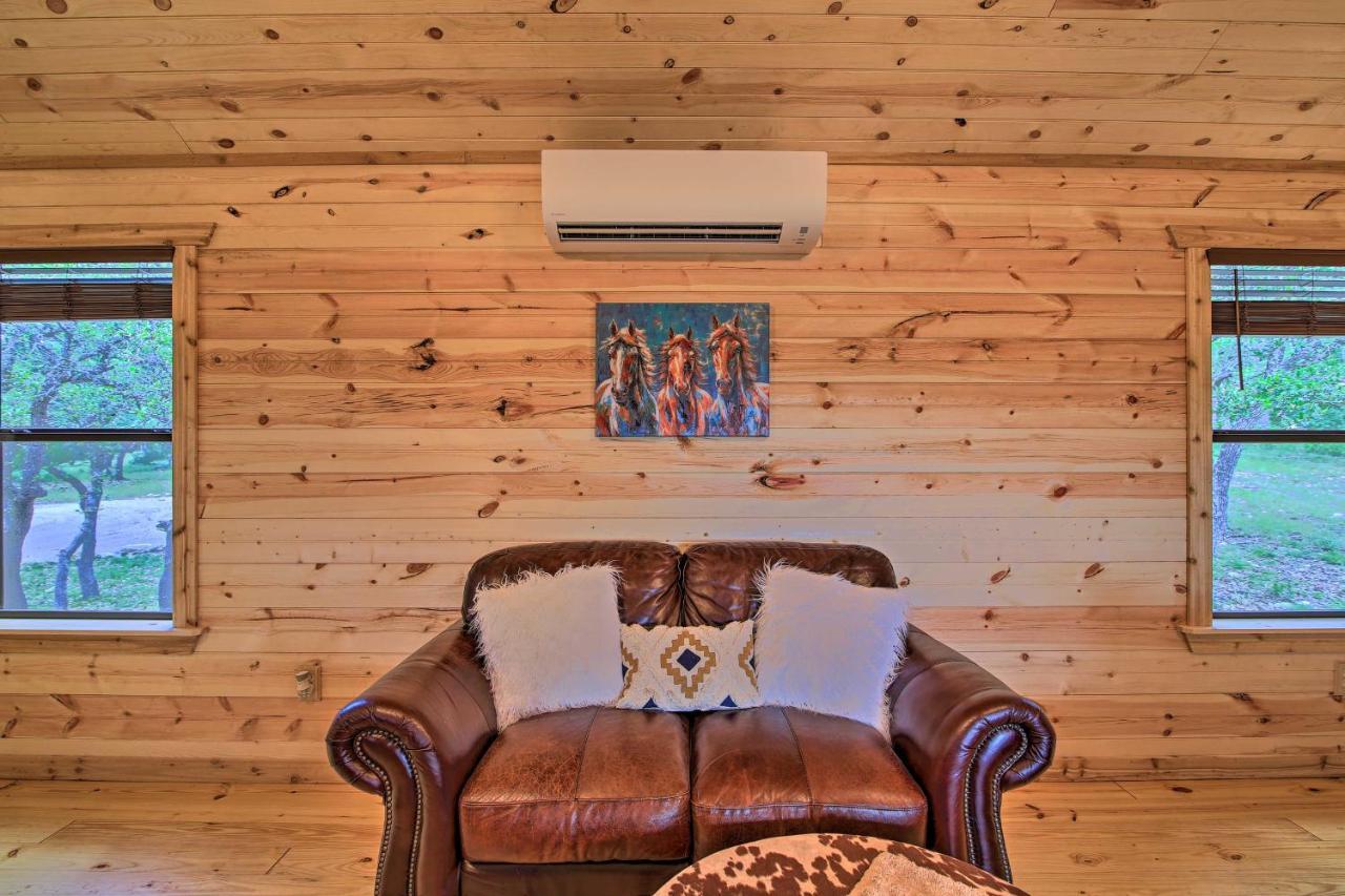 Rustic-Chic Country Cabin - 10 Mi To Main Street! Fredericksburg Ngoại thất bức ảnh