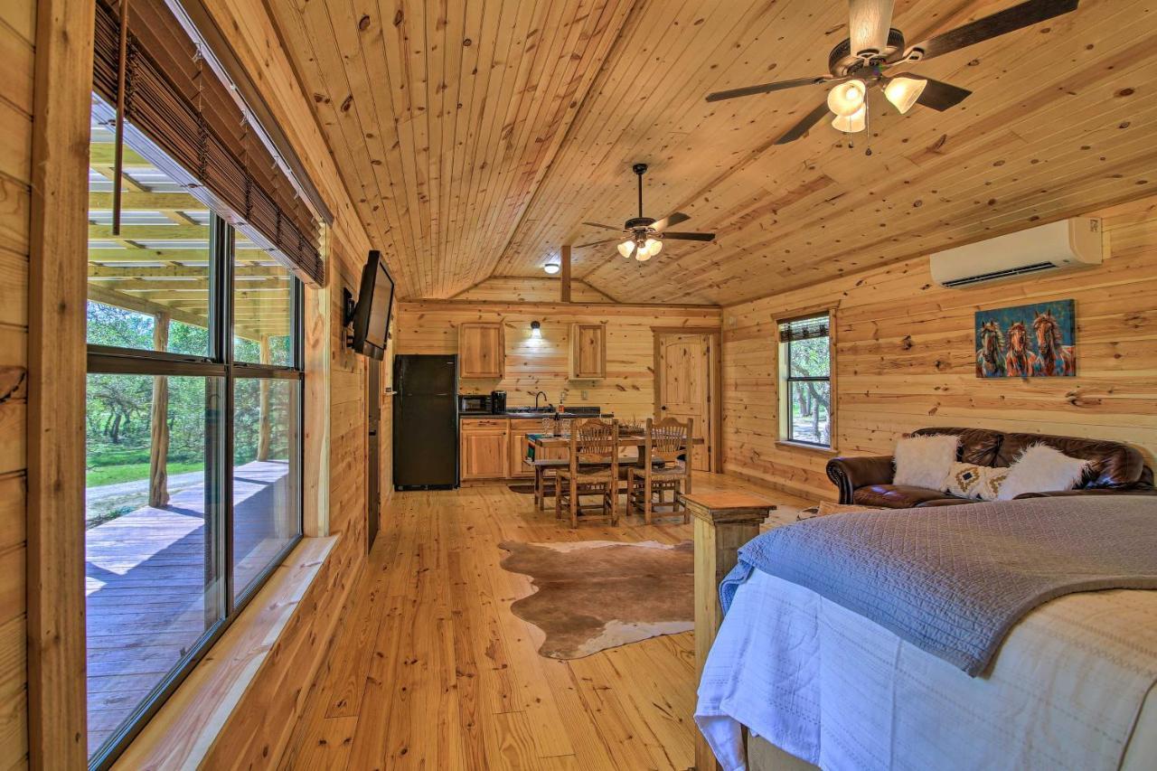 Rustic-Chic Country Cabin - 10 Mi To Main Street! Fredericksburg Ngoại thất bức ảnh