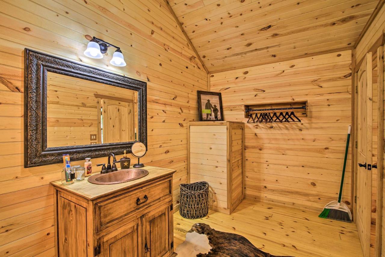 Rustic-Chic Country Cabin - 10 Mi To Main Street! Fredericksburg Ngoại thất bức ảnh