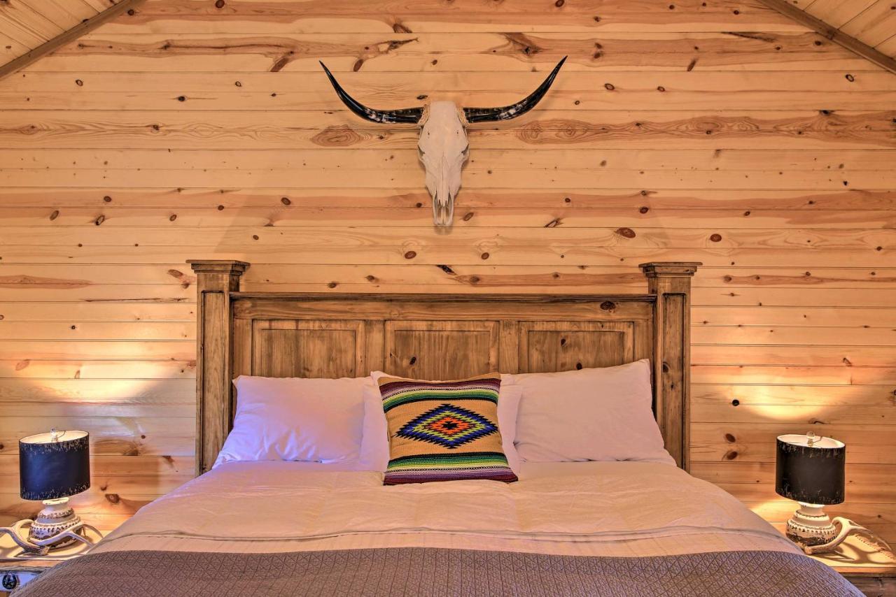 Rustic-Chic Country Cabin - 10 Mi To Main Street! Fredericksburg Ngoại thất bức ảnh