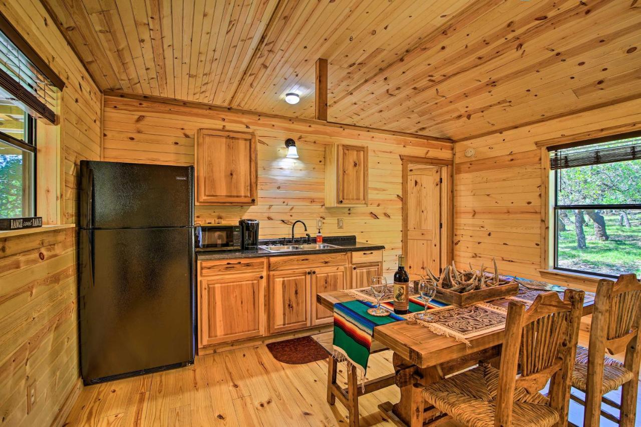 Rustic-Chic Country Cabin - 10 Mi To Main Street! Fredericksburg Ngoại thất bức ảnh