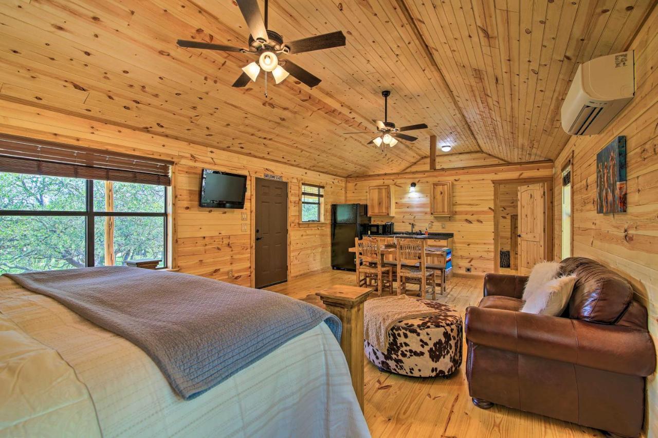 Rustic-Chic Country Cabin - 10 Mi To Main Street! Fredericksburg Ngoại thất bức ảnh