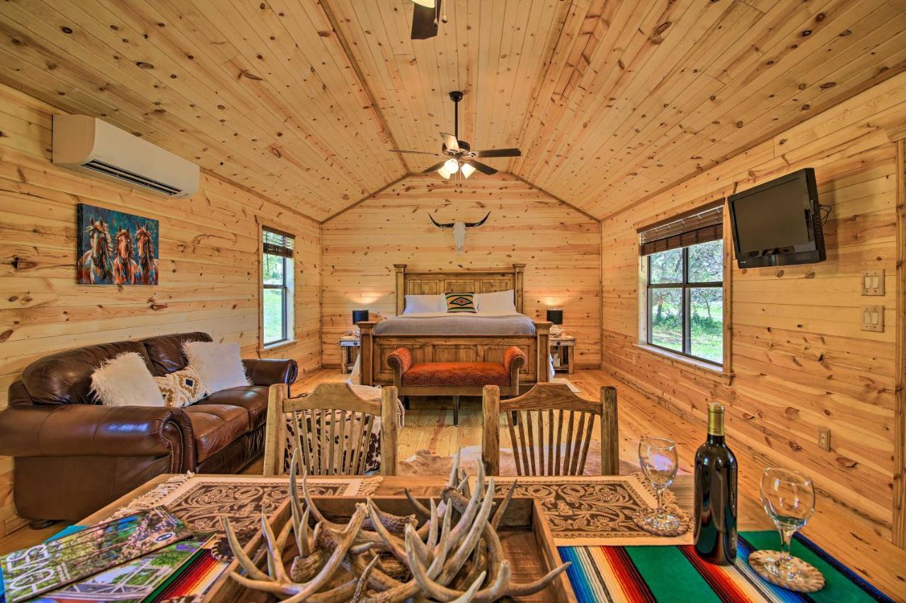 Rustic-Chic Country Cabin - 10 Mi To Main Street! Fredericksburg Ngoại thất bức ảnh