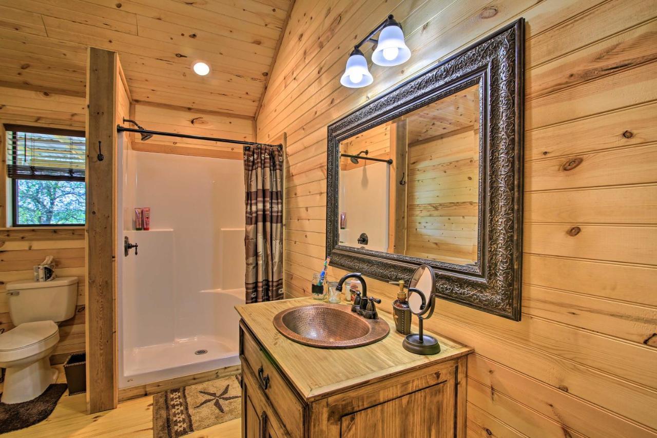 Rustic-Chic Country Cabin - 10 Mi To Main Street! Fredericksburg Ngoại thất bức ảnh