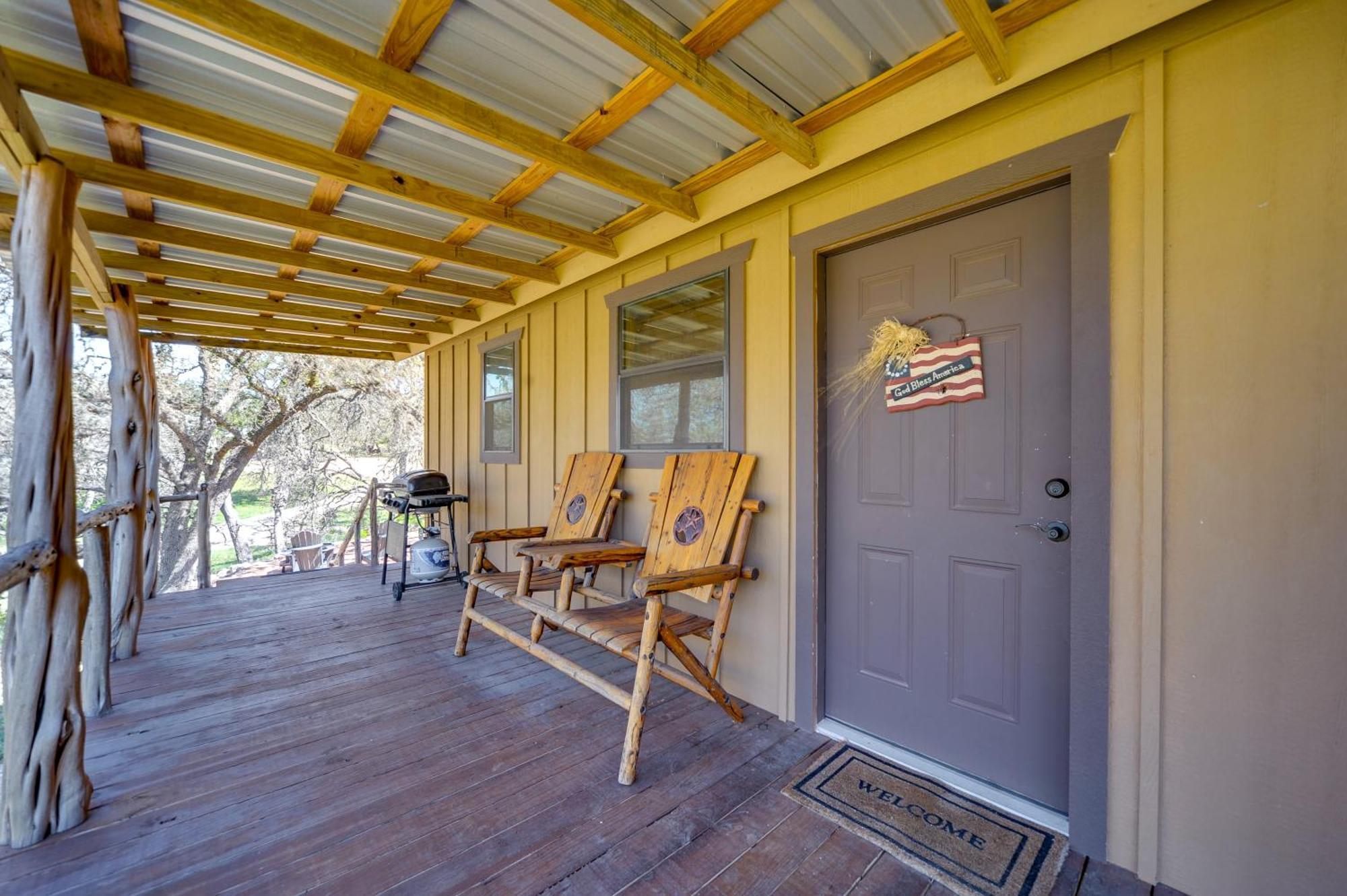 Rustic-Chic Country Cabin - 10 Mi To Main Street! Fredericksburg Ngoại thất bức ảnh