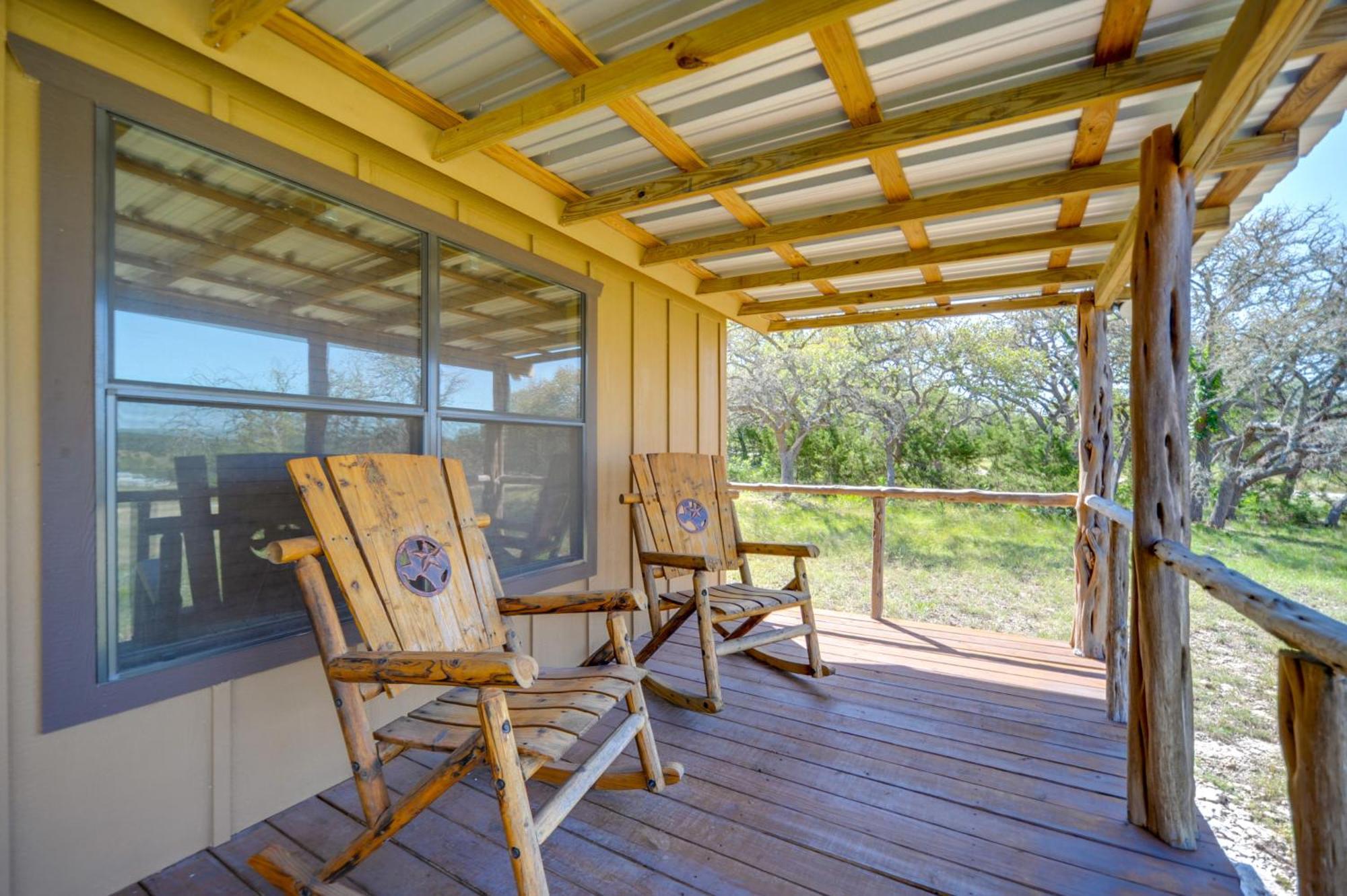 Rustic-Chic Country Cabin - 10 Mi To Main Street! Fredericksburg Ngoại thất bức ảnh