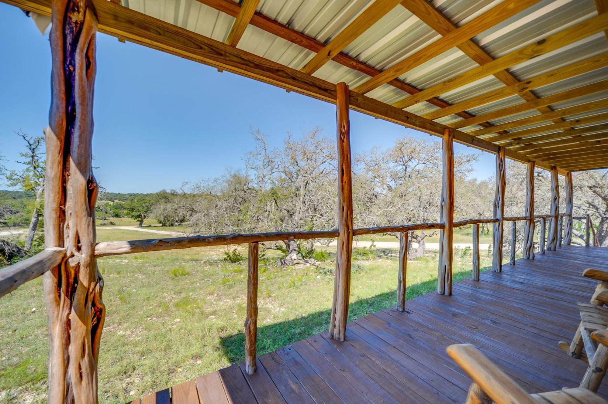 Rustic-Chic Country Cabin - 10 Mi To Main Street! Fredericksburg Ngoại thất bức ảnh
