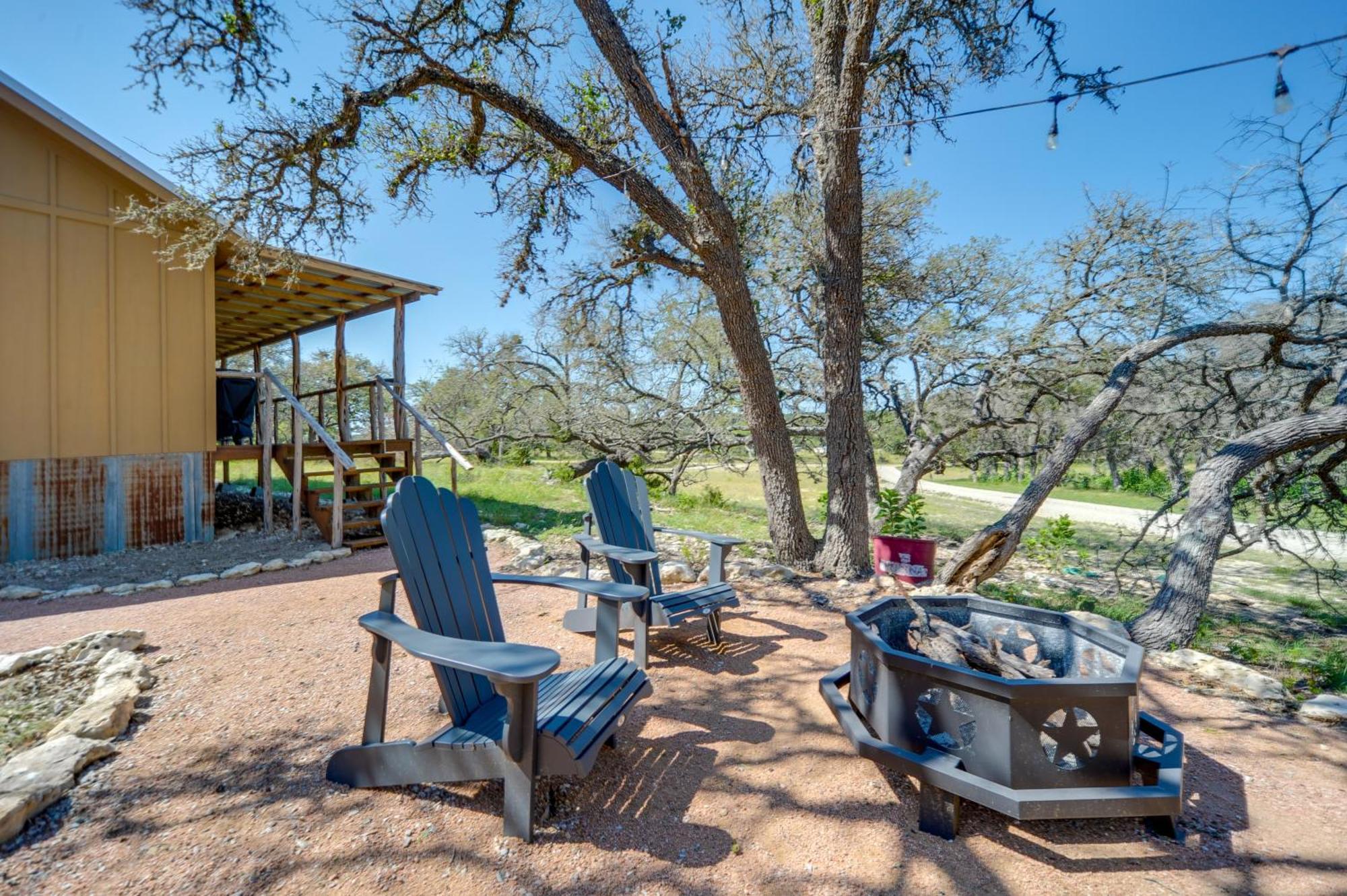 Rustic-Chic Country Cabin - 10 Mi To Main Street! Fredericksburg Ngoại thất bức ảnh
