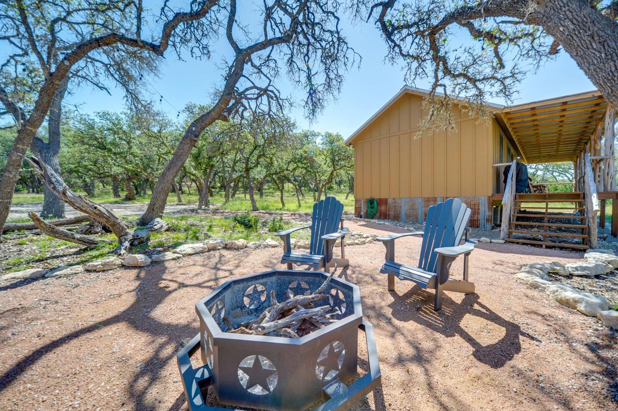 Rustic-Chic Country Cabin - 10 Mi To Main Street! Fredericksburg Ngoại thất bức ảnh