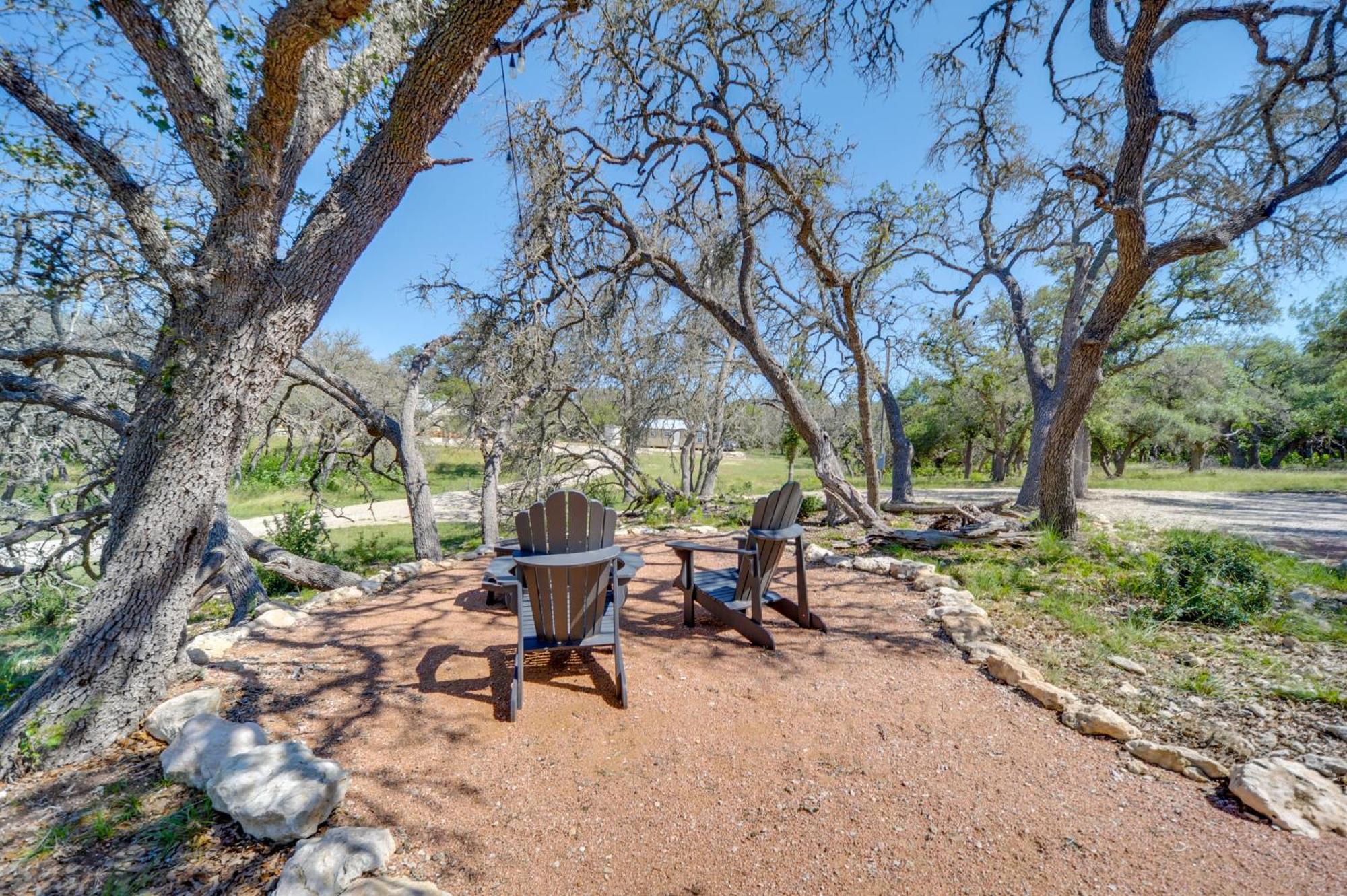 Rustic-Chic Country Cabin - 10 Mi To Main Street! Fredericksburg Ngoại thất bức ảnh
