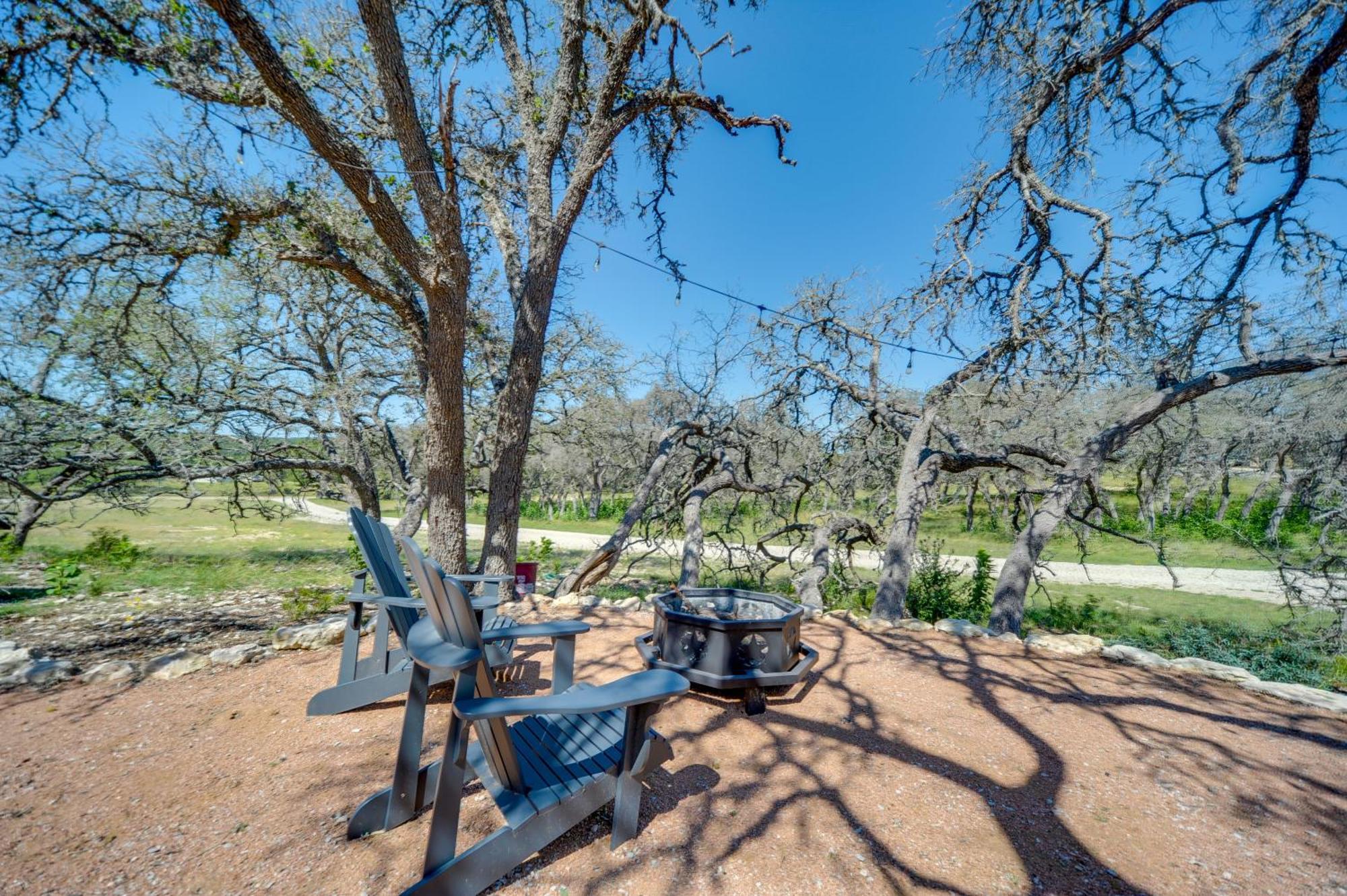 Rustic-Chic Country Cabin - 10 Mi To Main Street! Fredericksburg Ngoại thất bức ảnh